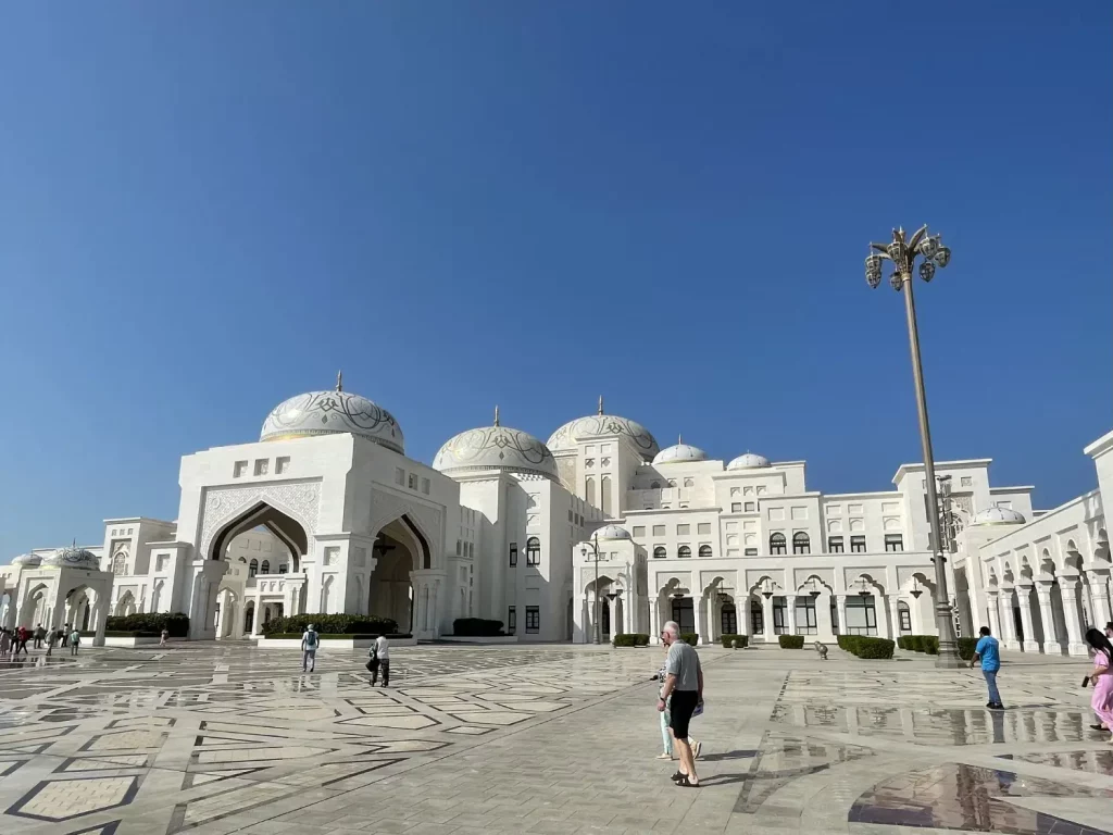 Abu Dhabi Präsidentenpalst Qasr Al Watan von aussen