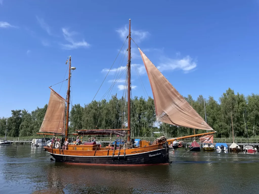 Traditionssegler auf der Gaffelrigg