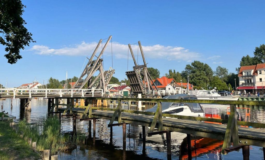offene Klappenbrücke in Wieck am Ryck in Greifswald